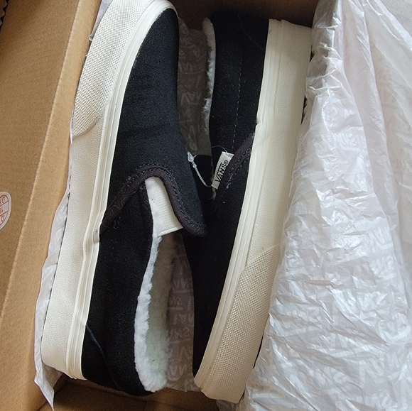 Vans - Picture 2 of 3